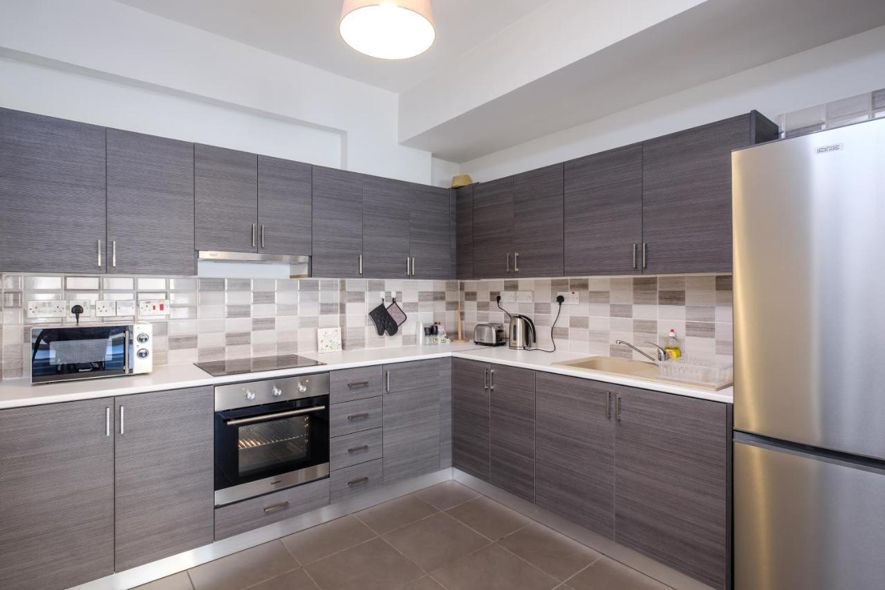 Book Me Now Central Flat Appartamento Larnaca Esterno foto
